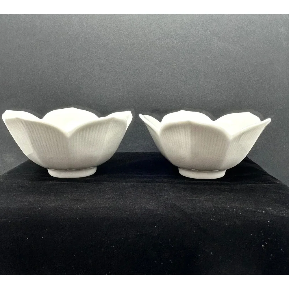 Pier 1 White Porcelain Lotus Flower Petal Ribbed Bowls Set of 2 Minimalist 5.5in